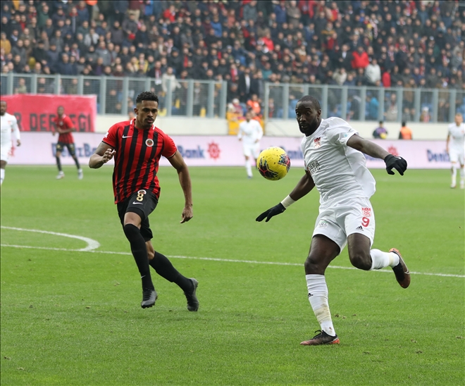 GENÇLERBİRLİĞİ MAÇI PAZAR´A ALINDI