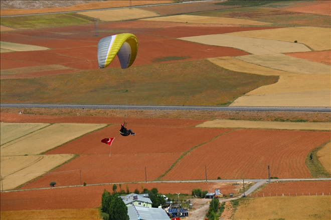 YAMAÇ PARAŞÜTÇÜLERİNDEN ´15 TEMMUZ´ UÇUŞU (VİDEO)