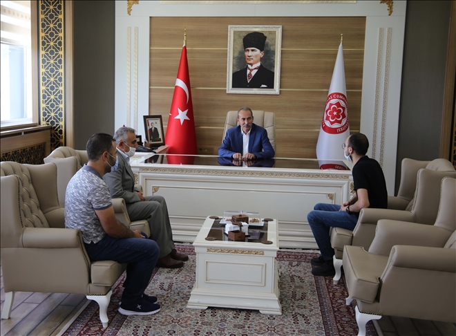 LÖSEMİYİ YENEN ÖĞRENCİDEN REKTÖRE ZİYARET