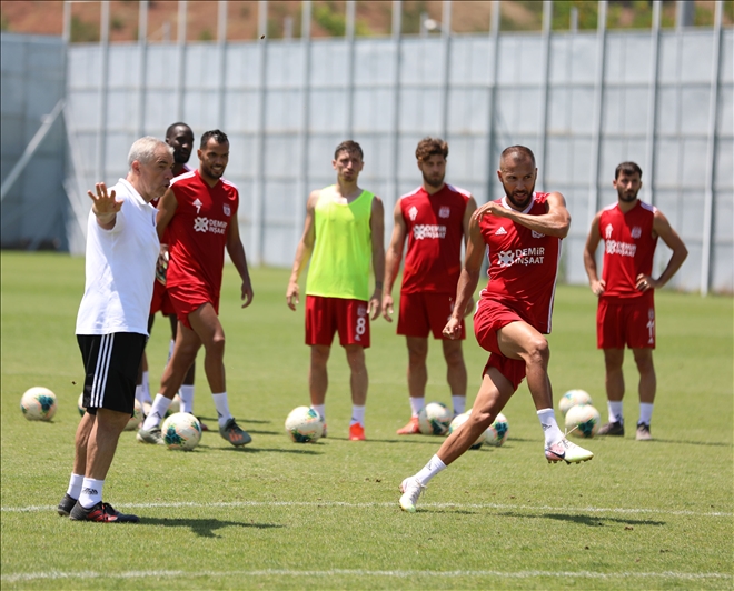 GÖZTEPE´YE BİLENİYOR