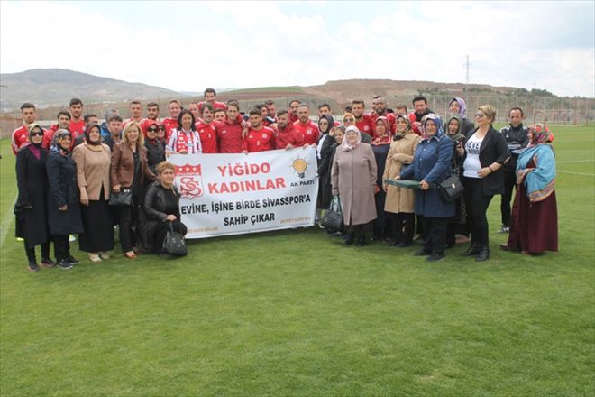 ANTRENMANA ?AK PARTİ? ÇIKARMASI