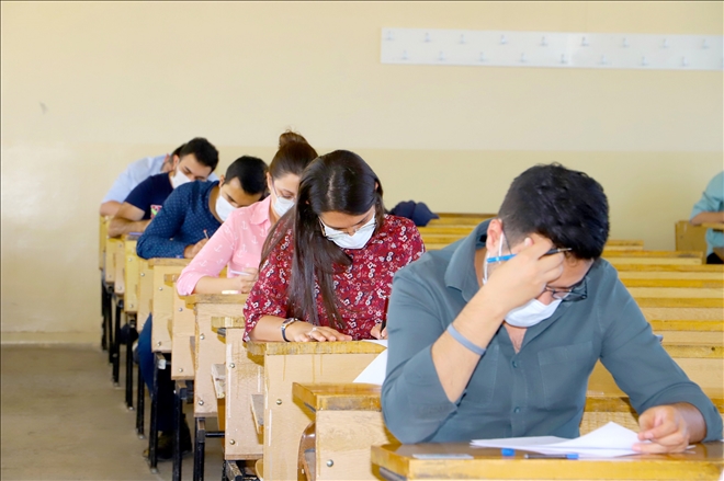 LİSANSÜSTÜ ÖĞRENCİ ADAYLARI SINAVA GİRDİ