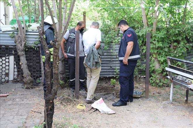 MANGAL YAKARKEN, DOĞAL GAZ BORUSUNU PATLATTI