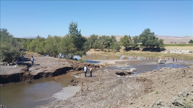 TARIM ARAZİLERİ SU ALTINDA KALDI (VİDEO)