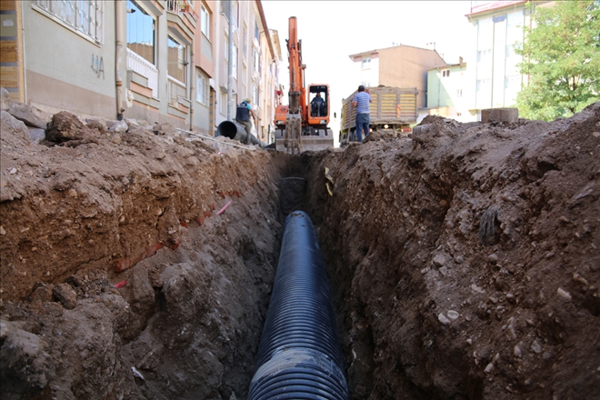 YAĞMUR VE İÇME SUYU HATLARI YENİLENİYOR (VİDEO)
