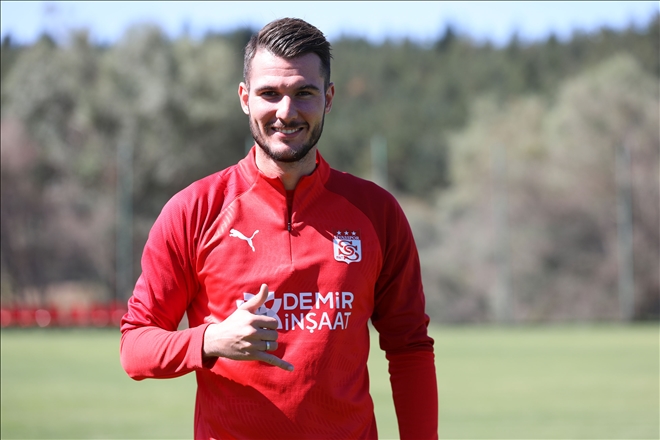 ROBİN YALÇIN İLE 1 YILLIK SÖZLEŞME