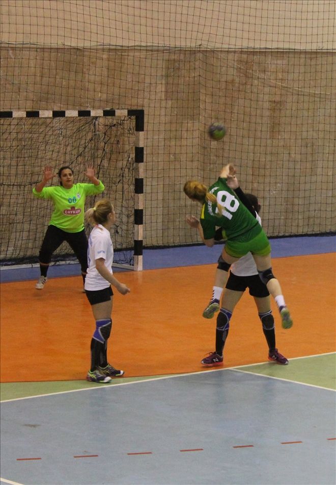 BELEDİYE PAZAR ENGELİNİ AŞTI