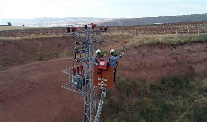 KESİNTİSİZ ENERJİ İÇİN ÇEDAŞ EKİPLERİ SAHADA