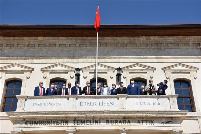 AYNI RUHLA NİCE 101´İNCİ YILLARA (VİDEO)