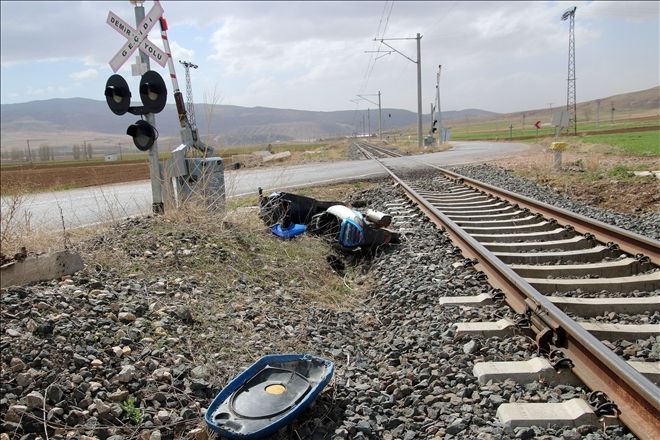 ŞARKIŞLA´DA TRAFİK KAZASI : 1 YARALI