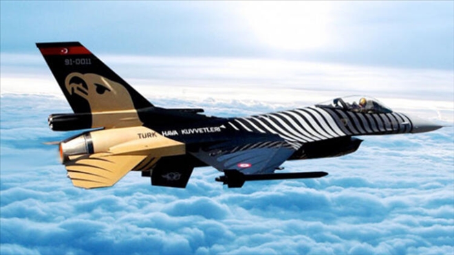 SOLOTÜRK EKİBİNDEN MUHTEŞEM GÖSTERİ