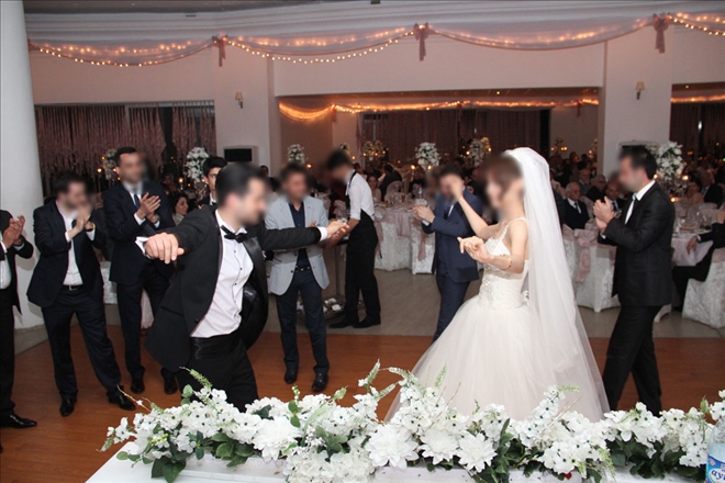 VAZGEÇİN ŞU DÜĞÜNLERDEN