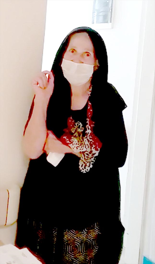 Kovid-19´u yenen 70 yaşındaki kadından "dikkatli olun" mesajı