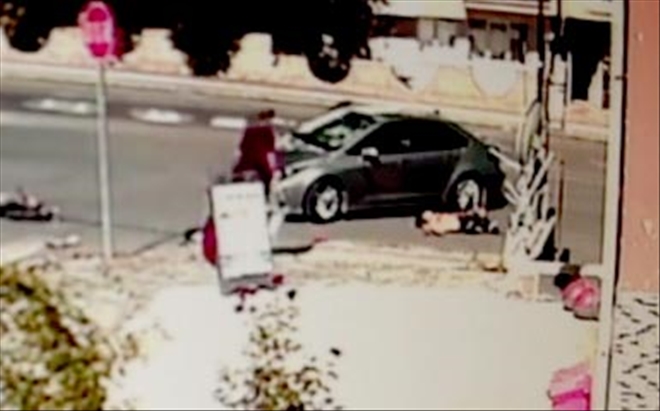 Sivas´ta otomobilin bisiklet sürücüsüne çarptığı kaza anı kamerada