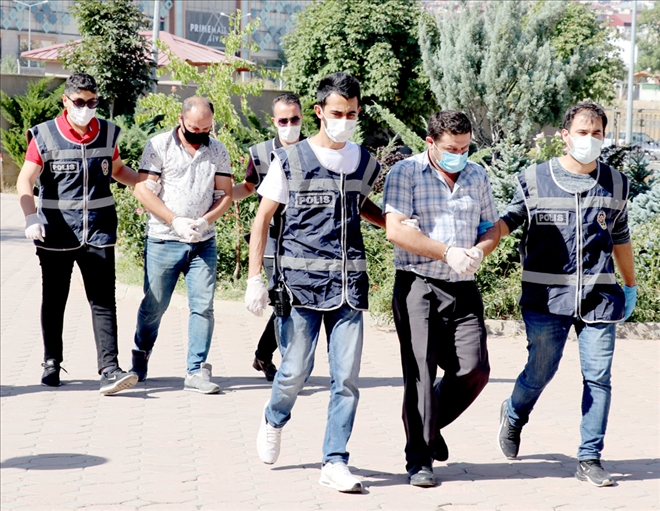 Sivas´ta kuyumculara sahte bilezik satan 2 kişi yakalandı