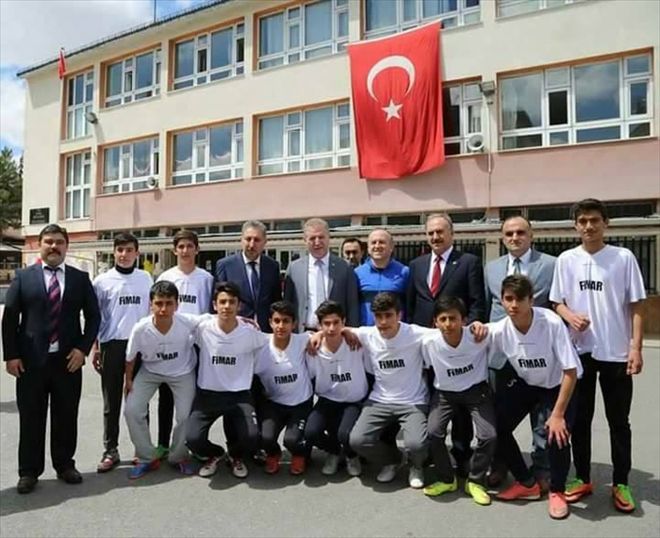 GÜL´DEN ŞAMPİYON OKULA ZİYARET