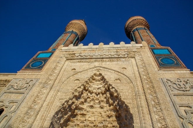 SELÇUKLU VE İLHANLILAR´IN İLİM SAVAŞI