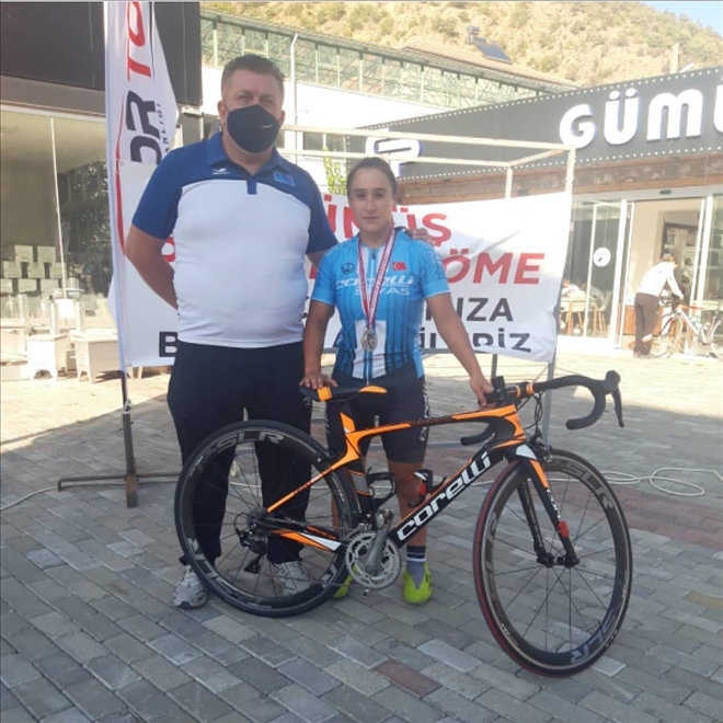 ŞAMPİYONADAN GÜMÜŞ MADALYA İLE DÖNDÜ