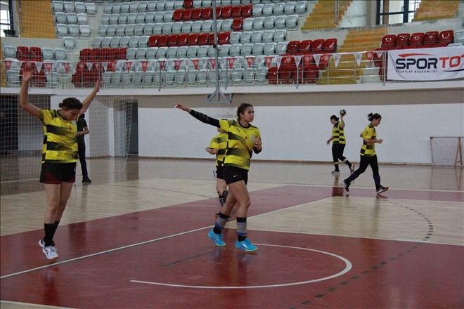 YİĞİDO KIZLAR YOĞUN TEMPODA ÇALIŞIYOR