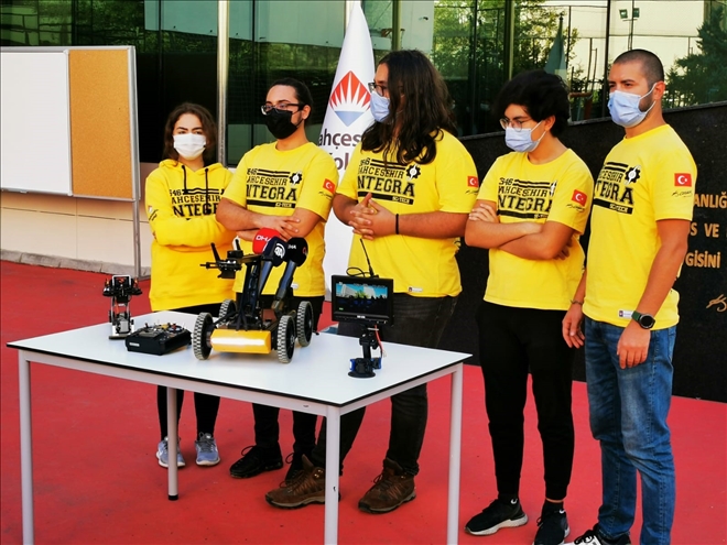 BAHÇEŞEHİR KOLEJİ ÖĞRENCİLERİ YERLİ ROBOT ÜRETTİ