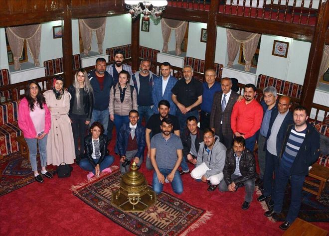 GAZETECİLERİN DAYANIŞMASI