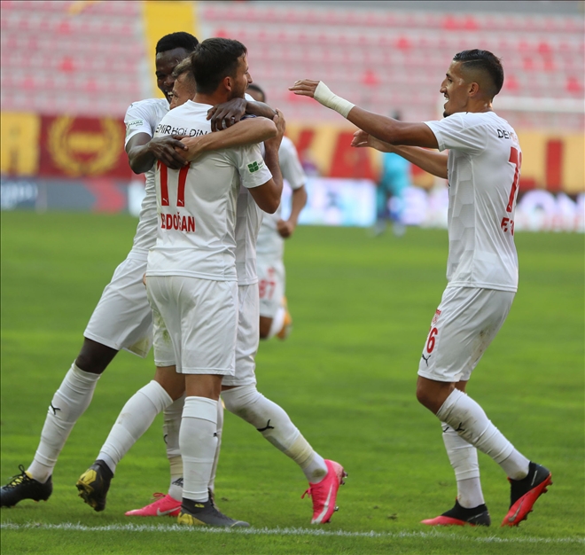 İLK GOLLERİNİ ATTILAR