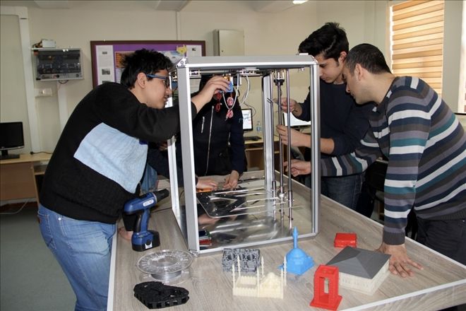 BİLSEM ÖĞRENCİLERİ BÜYÜK BOYUTTA 3D YAZICI ÜRETTİ