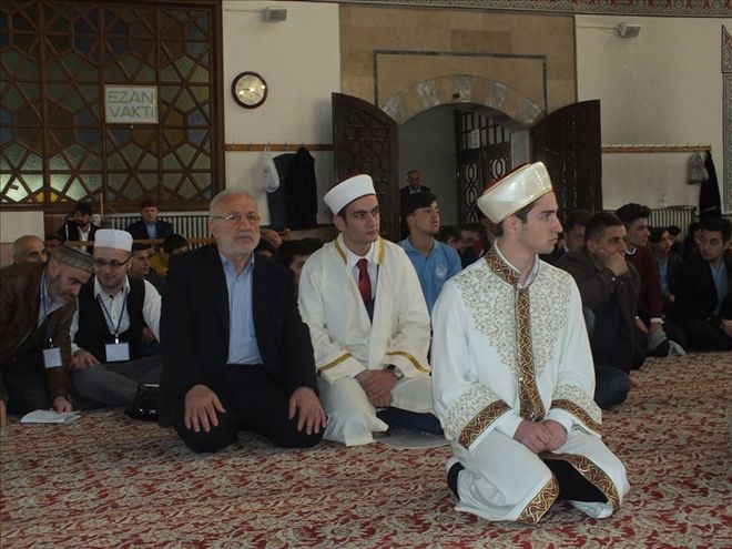 GENÇ HATİPLER YARIŞTI