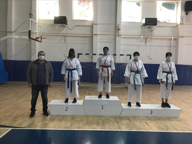 KARATECİLERDEN MADALYALARA AMBARGO