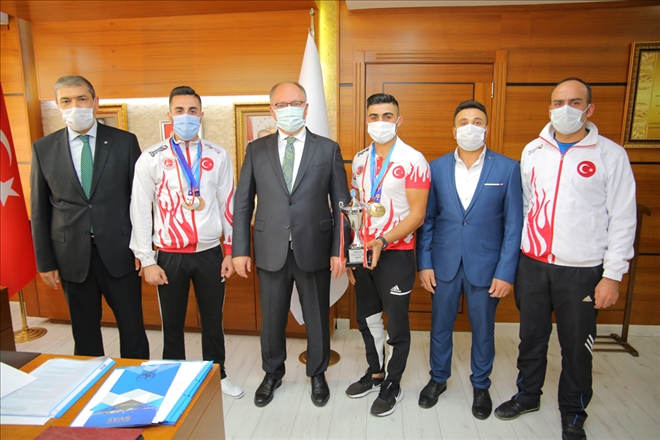 DERECELİ SPORCULARA ALTIN TAKTI