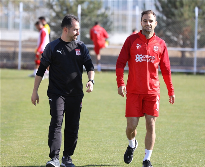 JORGE FELİX DÖNÜYOR