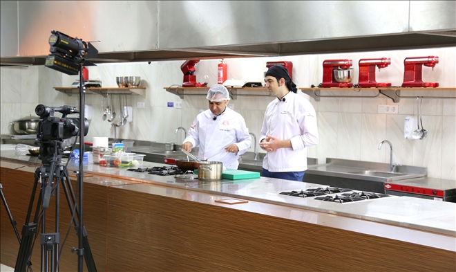 UZAKTAN EĞİTİMDE BİR İLK (VİDEO)