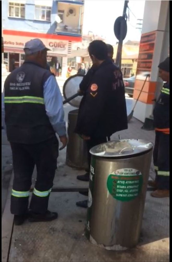 YERALTI ÇÖP KONTEYNERI ALEV ALDI