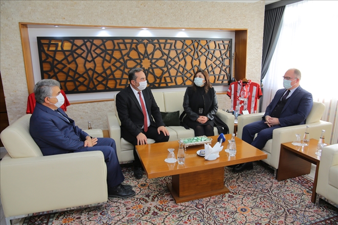 EĞİTİM CAMİASININ EMRİNDEYİZ