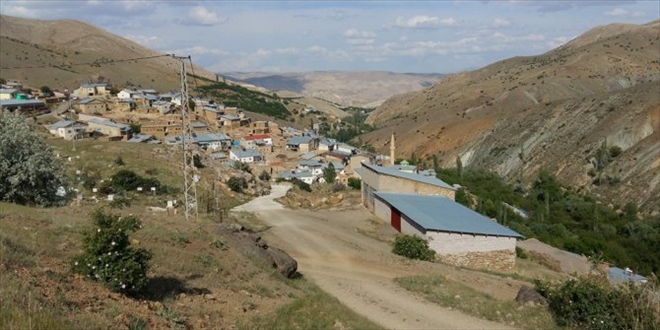 1 KÖYDE KARANTİNA BAŞLADI