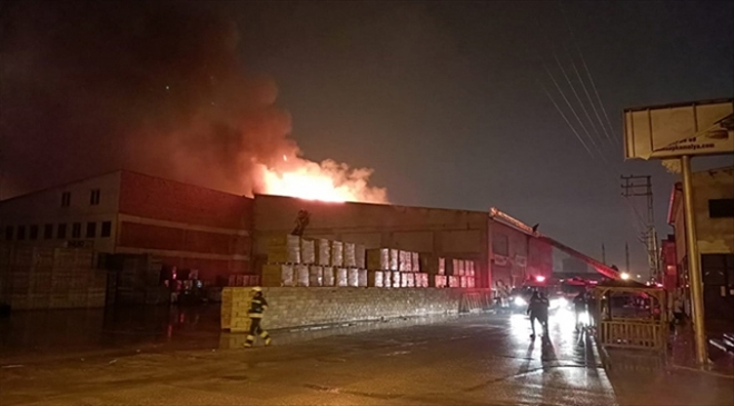SANAYİ SİTESİNDE YANGIN (VİDEO)