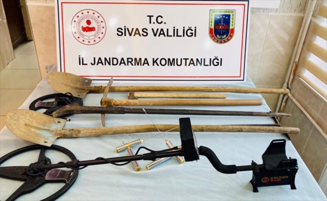 KAÇAK KAZIYA 5 GÖZALTI