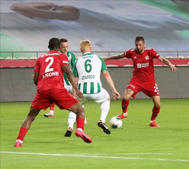 KONYA´DA  DEV KAPIŞMA!