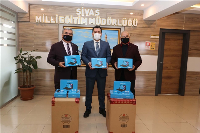 ÖĞRENCİLERE TABLET DESTEĞİ