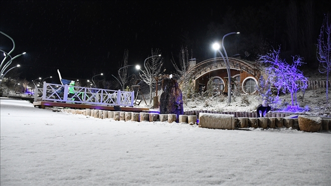 BUZ SARKITLARI GÖRSEL ŞÖLEN SUNDU (VİDEO)