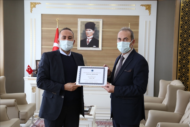 ADA´M ABD´DEN ÖDÜLLE DÖNDÜ (VİDEO)