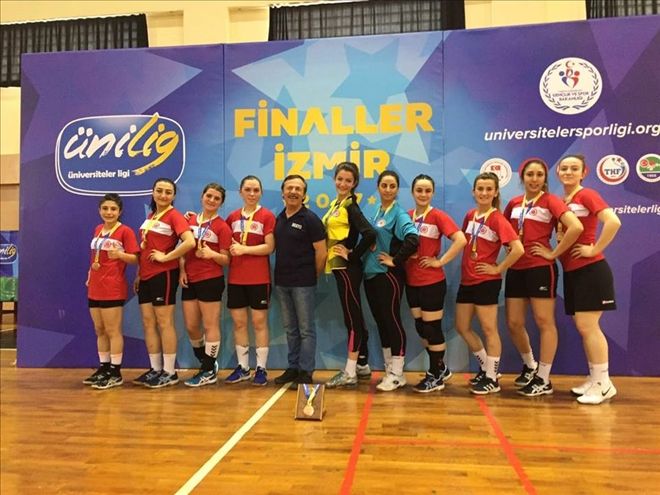 ÜNİVERSİTE TÜRKİYE 3´NCÜSÜ