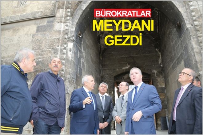 BÜROKRATLAR MEYDANI GEZDİ