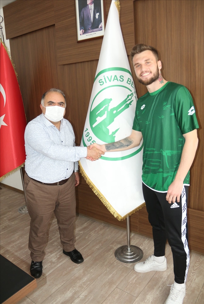 STOPER TUĞRUL SİVAS BELEDİYESPOR´DA