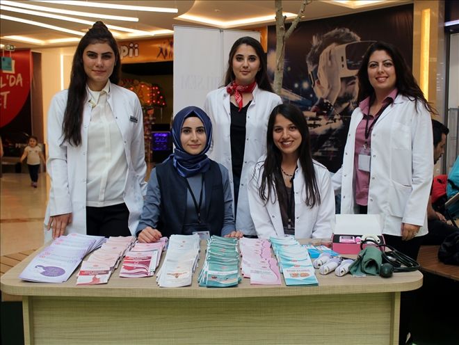 EBELER, AVM´DE STANT AÇTI