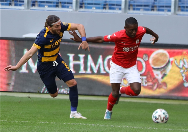 GOL SAYISINI 7´YE ÇIKARTTI