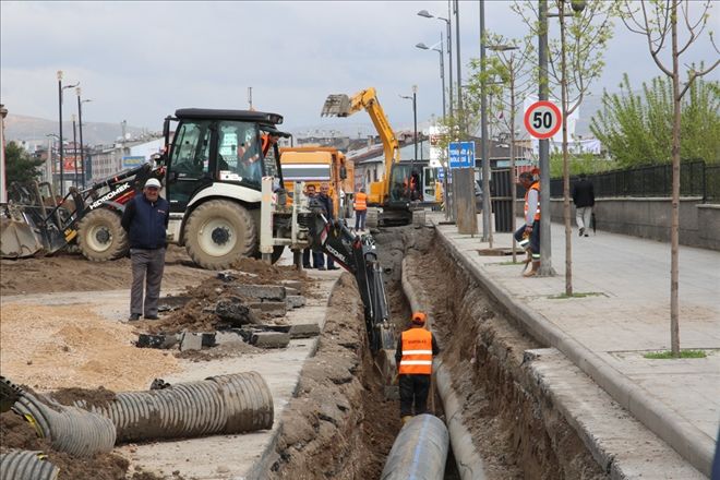 SU BORULARI YENİLENİYOR