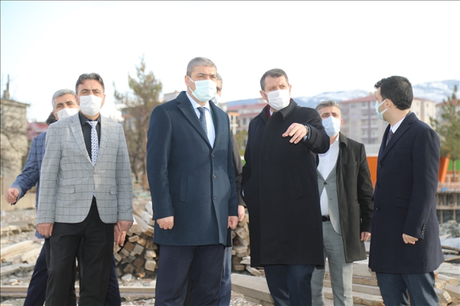 HAVUZ VE HALI SAHA İNŞAATINI İNCELEDİ