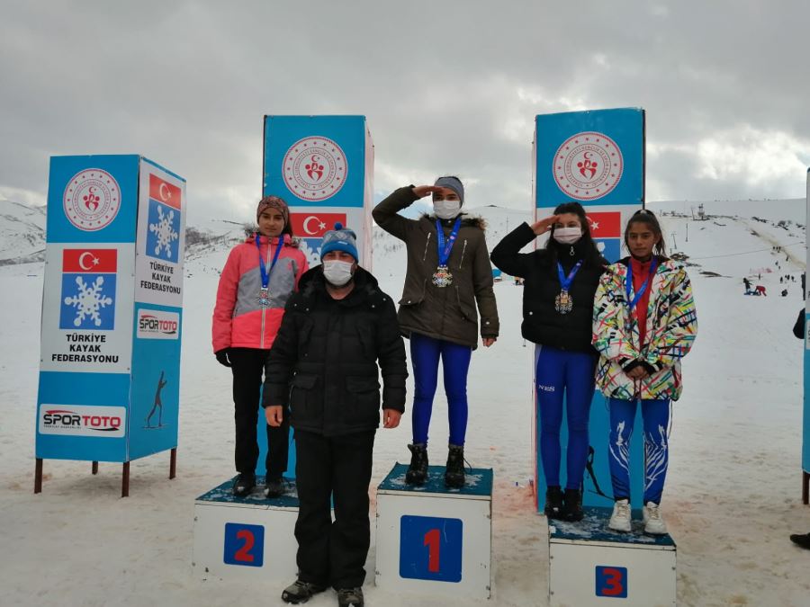 GÜMÜŞ MADALYA KAZANDI