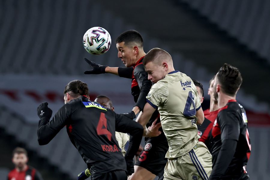 LİGDE ZİRVE ALEV ALEV!